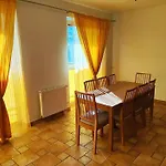 Metro Wilanowska Apartment *