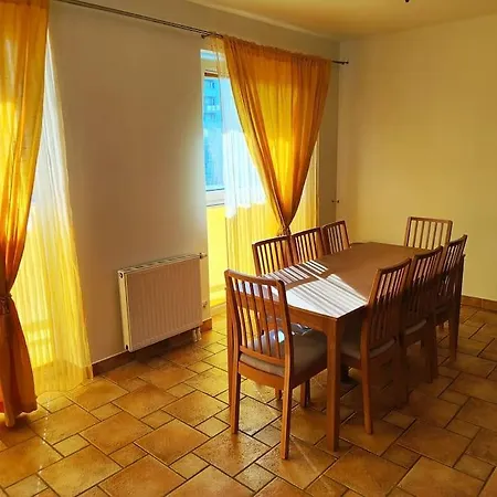 Metro Wilanowska Apartment *